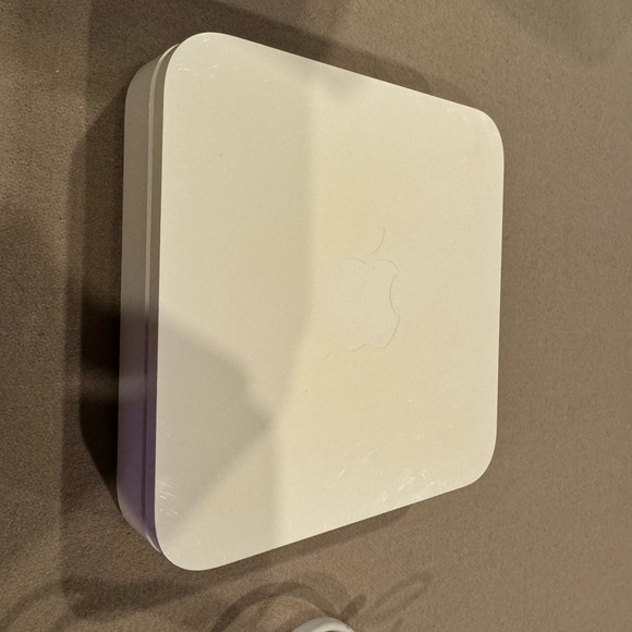 3/$30 Apple AirPort Extreme Base Station 4-Port 100 Wireless N Router A1143. - Picture 5 of 7